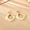 Pendientes Geométricos Retro Estilo Francés con un Toque Elegante y Audaz de Alta Gama, Accesorios para Orejas de Moda y Minimalistas, Pendientes Únicos y con Estilo para un Look Maduro y Poderoso