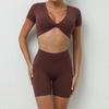 Nuevo traje de yoga para mujer, con escote en V cruzado y manga corta, ajustado para correr.