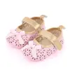 Sapatos de bebê de verão vazados para meninas de 0 a 1 ano, adequados para bebês que estão aprendendo a andar, com solas macias e design de bico fechado, estilo princesa, 6-18 meses, 2483