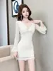Vestido Sexy y Atractivo con Escote en V, Encaje de Mariposa Tridimensional y Mangas Acampanadas, Vestido Bodycon Delgado de Alta Gama Estilo Francés