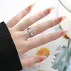 Anel Aberto com Design de Nicho Interessante Feito de Aço Inoxidável, Anel para Dedo Indicador com um Toque de Luxo Leve, Moderno e Fashion, Acessório Versátil Estilo Coreano