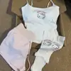 Conjunto de dos piezas para casa, top tipo camisola blanco con estampado de Hello Kitty de dibujos animados, con copas en el busto y shorts rosas ajustados