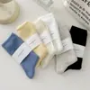 Calcetines Verticales Color Crema Estilo Japonés para Mujer Moda Ins Algodón Peinado de Doble Aguja Calcetines Medios Versátiles Calcetines Blancos Leche Apilados