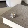 Anillo Vintage Hueco de Lujo Ligero y Magnífico Full Diamond para Mujer, Geométrico Moderno Exquisito Versátil Moda Nicho Anillo de Gama Alta