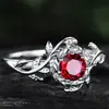 Yiwu Chaofan Novo Estilo Europeu e Americano Anel Liga de Zinco Incrustado Zircônia Vermelha Anel Criativo Flor Rosa Anel de Diamante Feminino