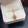 Colgante de Rubí Natural Transfronterizo Accesorios para Mujer Nicho Alta Gama Joyería de Plata 925 4*5 Joyería de Lujo Venta Directa de Fábrica