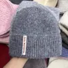 Gorro de Punto Ajustado de Tela Color Block de Moda para Mujer, Cálido y Versátil de Felpa para Otoño e Invierno, Gorro para Clima Frío que Reduce la Edad