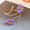Pulsera de Brazo con Flor de Metal de Goteo de Aceite Transfronteriza Europea y Americana, Pulsera Exquisita y de Moda con un Toque de Lujo Ligero y de Gama Alta para Mujeres
