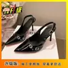 Zapatos de Salón Elegantes Estilo Francés 2025 de Charol Negro Puntiagudos de Correa Única, Boca Baja, con Tacones Finos y Suelas Rojas