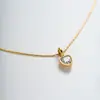 Collar de corazón de circón estilo europeo y americano, collar con colgante de corazón de lujo discreto, cadena de clavícula simple de acero inoxidable para mujer