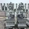 Um par de grandes ornamentos de qilin em ardósia esculpida em pedra para entrada de villa, empresa, hotel, fábrica e pátio, feitos de pedra natural