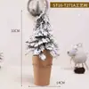 Arreglo de escritorio pequeño de Pe Scene de cedro Decoraciones navideñas de moda Adornos Árbol de Navidad Mini nevada flockada