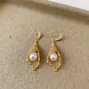 Estilo Niche Exquisito con un Toque de Alta Gama, Pendientes de Pluma Hueca y Perla Minimalistas y Elegantes
