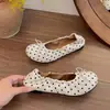 Sapatilhas retrô estilo francês com bolinhas e bico fino para mulheres, nova coleção outono 2026, versáteis com vestidos, sapatos Mary Jane de bico redondo