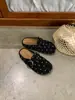 Sapatos casuais femininos Baotou para uso externo, novo estilo 2026, mules preguiçosos planos retrô franceses com bico dividido