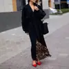 Nuevo Abrigo Largo Holgado de Otoño/Invierno 2026 para Mujer, Estilo Europeo y Americano, Corte Holgado con Cinturón de Corbata, Estilo Relajado, Largo por Encima de la Rodilla