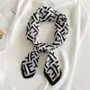 Bufanda nueva para mujer, primavera y verano, decorativa, con letras de moda, cuadrada pequeña, 70 cm, de celebridades de Internet.
