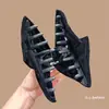 Presilha Triangular de Veludo Francês com Pérolas para Cabelo Feminino de Alto Padrão para Volume Capilar Presilha Tubarão 2025 Nova Presilha Grande para Cabelo Acessórios de Cabelo