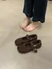 Versão Coreana Outono e Inverno 2025 Novos Sapatos Rasos de Pelúcia Pé de Porco Versáteis para Exterior Quentes Nicho Bico Dividido Sapatos Birkenstock