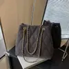 Bolso Tote de Gamuza para Mujer 2026 Estilo Nuevo Lujo Ligero Nicho Gama Alta Gran Capacidad Acolchado con Cadena Bolso Cruzado