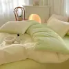 Conjunto de Cama de Quatro Peças Cor Sólida Amigo da Pele Capa de Edredom Lençol Simples Suprimentos para Dormitório Estudantil Conjunto de Três Peças Escovado Solteiro/Casal