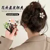 Grampo de Cabelo Atmosférico Pérola Vintage Feminino 2024 Novo Clipe Torcido de Alto Nível Fivela de Sapo Clipe de Cabelo Acessório de Cabeça
