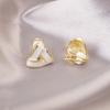 Pendientes de Clip Elegantes y Versátiles para Mujeres Sin Perforaciones, Adecuados para el Viaje Diario, con un Toque de Lujo Ligero de Alta Gama, Diseño Triangular