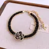 Conjunto Vintage de Brincos e Colar com Pérolas e Cravejado de Diamantes, Corrente de Clavícula Retro Resistente, Conjunto de Joias Versátil de Luxo Leve para Mulheres