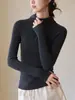 Elegante camiseta base de punto blanca con capucha y media cremallera para mujer, capa interior ajustada para otoño e invierno con un toque de alta gama, top de manga larga para superponer