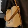 Bolso Cruzado para Mujer 2025 Bolso Nuevo Textura de Alta Gama Nicho Verano Bolso de Cubo Súper Suave Popular de Este Año para Ir al Trabajo
