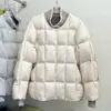 Chaqueta de plumas acolchada de punto estilo europeo, patchwork, falso dos piezas para mujer, nuevo modelo de invierno, abrigo acolchado de plumón de pato blanco, casual holgado, moderno