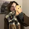 Bufanda Popular Nueva de Imitación Cachemir 2025 para Mujer, Cuadros en Forma de Corazón, Engrosada y Cálida, Adecuada para Otoño e Invierno, Bufanda de Estilo de Oficina de Alta Gama