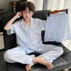 Pijama de Verano para Niños Conjunto de Tres Piezas Ropa de Casa de Manga Corta de Seda Helada para Jóvenes Niños Nuevo Estilo de Verano 2026