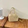 Bolso de mano coreano de nicho moderno con remaches para mujer, nuevo de otoño, retro, dulce, fresco, chica popular, bolso de hombro cruzado versátil