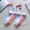 Calcetines de Yoga Transfronterizos para Mujer Pilates Profesional Antideslizantes Deportivos de Tubo Medio Bordado de Frutas para Mujer Calcetines Personalizados para Mujer Venta al por Mayor