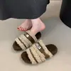 Pantuflas peludas de suela gruesa con hebilla de metal de moda para mujer, 2026 cálidas de algodón de una tira abiertas versátiles para exteriores
