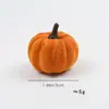 Fabricante mayorista de accesorios decorativos de calabaza artificial para Halloween, adornos de Acción de Gracias, calabazas de espuma y terciopelo hechas a mano