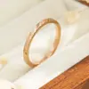 Anel Completo de Diamante em Aço Titânio para Mulheres, Não Desbota, Fashion, Luxo Leve, Estilo Popular de Celebridade da Internet, Anel Fino Simples, Anel de Dedo
