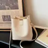 Bolso bandolera elegante y moderno, bolso nuevo para mujer a la moda y casual, bolso cubo simple personalizado verano 2026