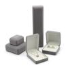 Caja de franela para anillos, colgantes, collares, pulseras, pendientes y anillos.