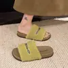 Pantuflas peludas planas de moda estilo Birkenstock para mujer, nueva colección otoño/invierno 2026, sandalias de peluche tipo slip-on súper populares y versátiles