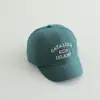 2025 nueva gorra de béisbol de ala corta con bordado de letras coreanas para niños, visera solar de primavera y verano, gorra joker casual, venta al por mayor