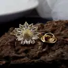 Nuevo Broche Pequeño de Margarita Hebilla Antiexposición Estilo Coreano Decoración de Cuello Pin de Fijación para Ropa Lindo Venta al por Mayor