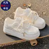 Zapatillas blancas para mujer 2026 verano nuevo modelo malla transpirable suela gruesa zapatos deportivos versátiles zapatos casuales para combinar con faldas