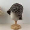 Chapéu de pescador de tricô liso, cor mesclada, para outono e inverno, para mulheres, com circunferência de cabeça grande, projetado para fazer o rosto parecer menor, feito de fio quente e com proteção para as orelhas.