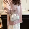 Bolsa de Concha Elegante e de Luxo para Mulheres, Bolsa de Ombro Simples Estilo Coreano Primavera 2026, Bolsa Transversal Casual de Nicho para Mulheres