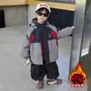 Chaqueta con Forro de Polar para Niños Cortavientos Infantil Otoño Invierno 2025 Nueva Engrosada Estilo Coreano Ropa Moderna para Niños Pequeños