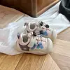 Zapatos para niño pequeño de suela blanda 2026 primavera-verano nuevos de moda versátiles casuales para niños, zapatos de papá de punta cerrada para bebé, modernos