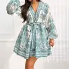 2026 Ropa de Mujer Transfronteriza Europea y Americana Moda Estampado Retro Cuello en V Cintura Alta con Cordones Ajuste de Cintura Manga Larga Vestido Corto