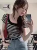 Camiseta listrada de manga curta geladinha para mulheres, gola quadrada, base de tricô, top curto de verão slim fit para mulheres, novo
